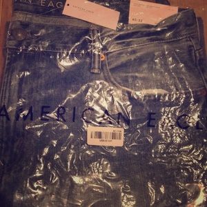 IN PACKAGE. Men’s American Eagle jeans. US 40X32.